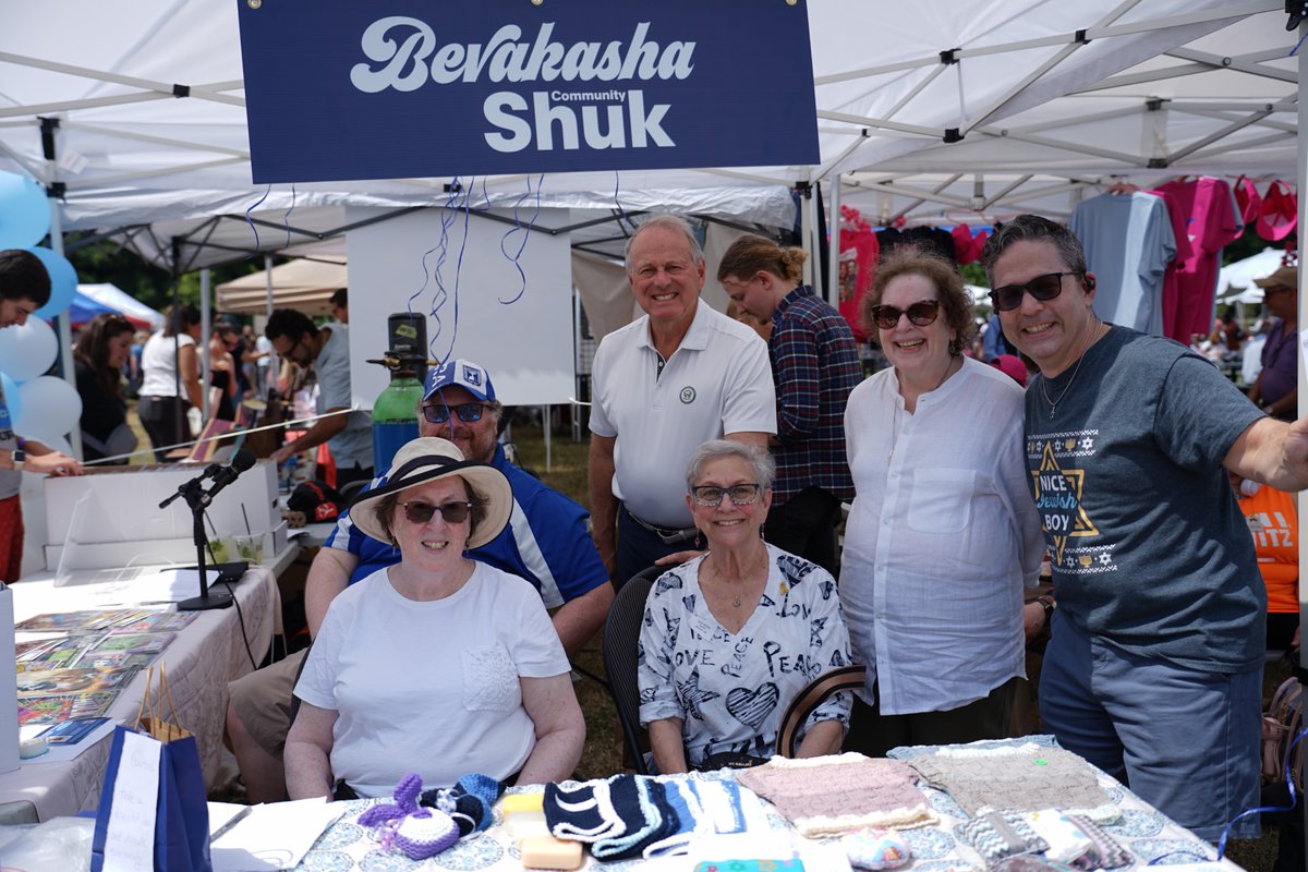 TeamKerzner's tweet image. It was great to be back at the @ProssermanJCC for the annual outdoor Jewish Community Market. This event is an example of showcasing great local businesses, artists and entrepreneurs who call our #yorkcentre home.