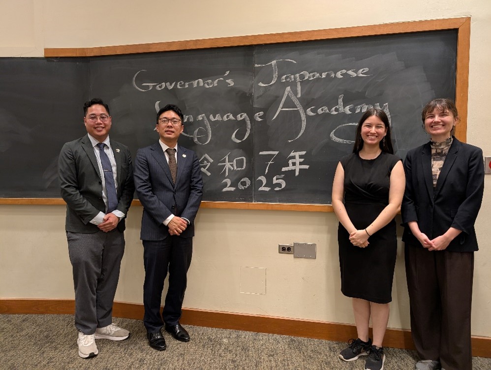 JapanEmbDC's tweet image. Thank you to @RandolphMacon and the Governor’s Japanese Academy for hosting us & @JETProgram. It’s inspiring to see students' passion for Japanese language & culture. We congratulate them on completing the Academy & wish them luck on their Japanese language-learning journey!