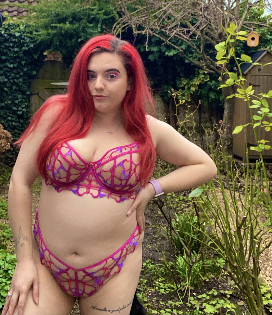 Lingerie and tights, what more could you need to make you weak? ✨✨✨ 

Findom Paypig Whalesub CEI JOI SPH CBT Femsub Humiliation Ballbusting Toiletsub Femdom Footworship Assworship Pegging Wallet Drain Sissy Humanatm FindomUK