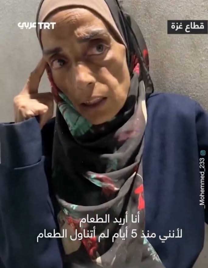 AboAsam52's tweet image. في غزة لا يموت الأطفال من القصف وحده بل يفتك بهم الجوع قبل أن تصلهم القذائف
بطونهم الخاوية تصرخ وأعينهم الغائرة تبحث عن كسرة خبز بين الركام.هناك الموت له طعم الجوع ورائحة الخبز المفقود أغلى من الأمان يجوع الأطفال حتى تغيب ملامحهم ويصارعون الموت بلا صوت ولا نجدة.
الى الله المشتكى