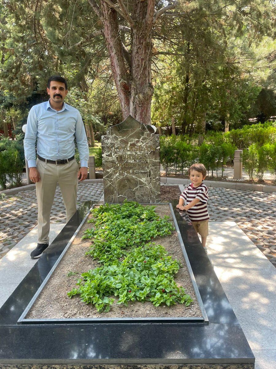 mustafaavsar510's tweet image. Oğlum Alparslan&apos;la Başbuğumuz merhum Alparslan Türkeş&apos;in kabrini ziyaret ettik. Nesilden Nesile 
#alparslantürkeş
#alparslan