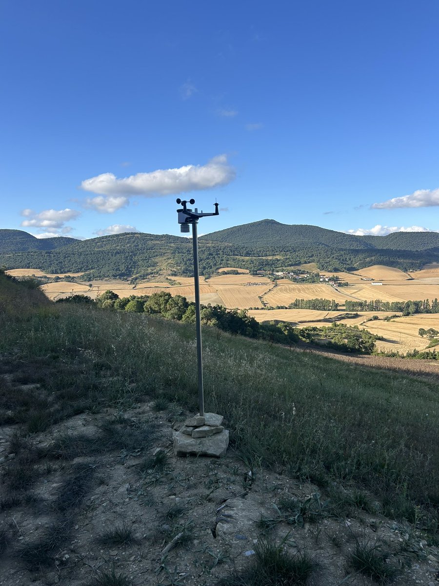 Meteonavarra_'s tweet image. Desde hoy contamos con estación en Garrués (620m) en Ezcabarte. Una EMA  muy interesante para seguir la climatología de esta cara norte del Monte Ezkaba (895m), una zona que pasa de 1000mm anuales y que es ciertamente fría y umbría. DATOS: wunderground.com/dashboard/pws/… y ecowitt.