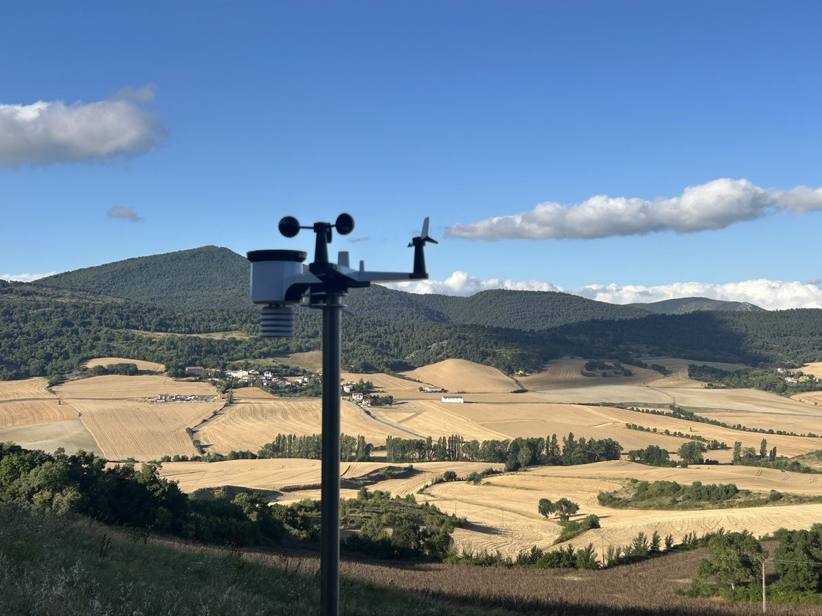 Meteonavarra_'s tweet image. Desde hoy contamos con estación en Garrués (620m) en Ezcabarte. Una EMA  muy interesante para seguir la climatología de esta cara norte del Monte Ezkaba (895m), una zona que pasa de 1000mm anuales y que es ciertamente fría y umbría. DATOS: wunderground.com/dashboard/pws/… y ecowitt.