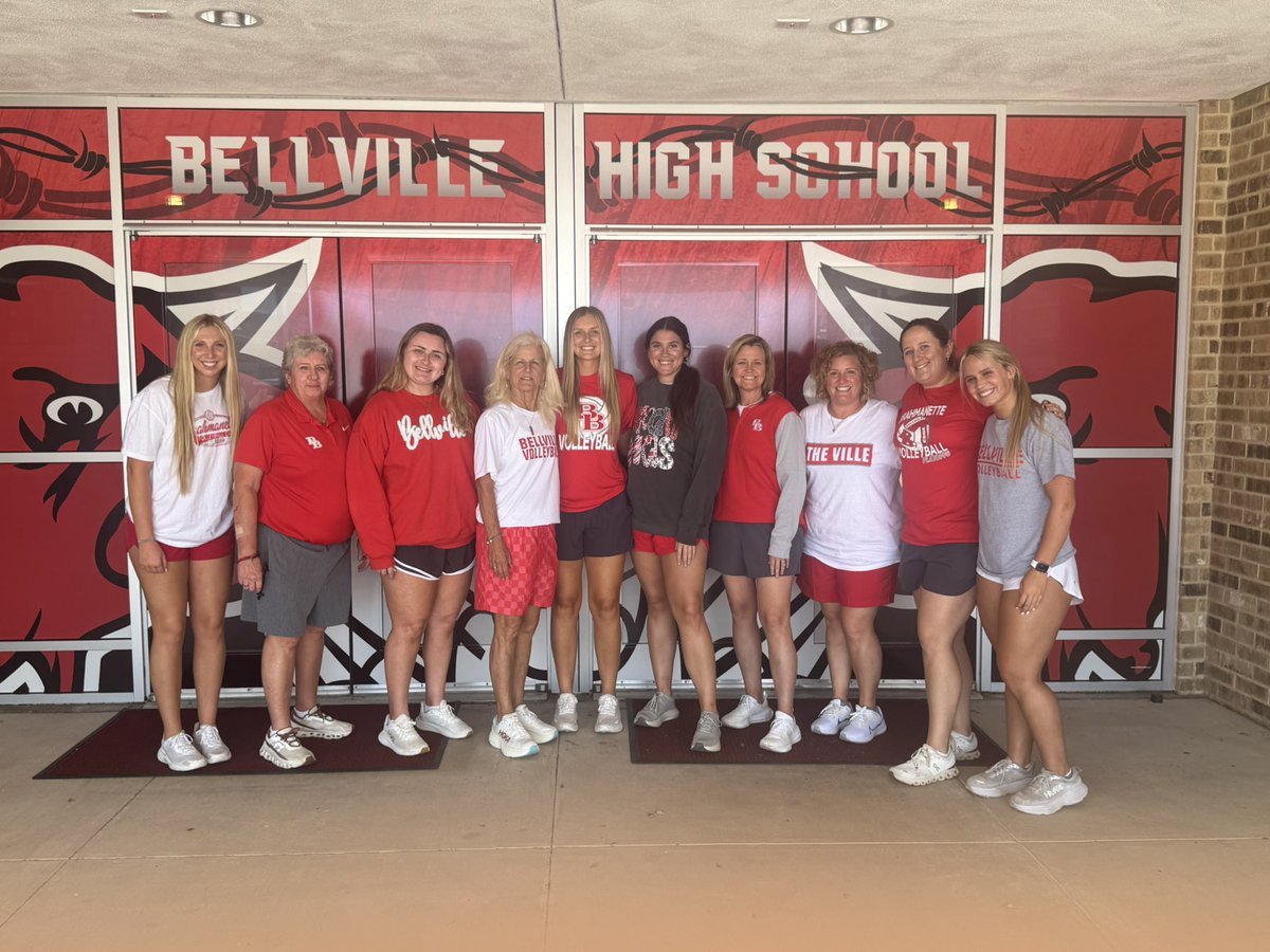 CoachBrewer9's tweet image. It’s a GR8T Day to start Bellville Volleyball Camp!
Our 🅱️🅱️ Coaches are the Best!!!
WE ♥️Volleyball Campers!