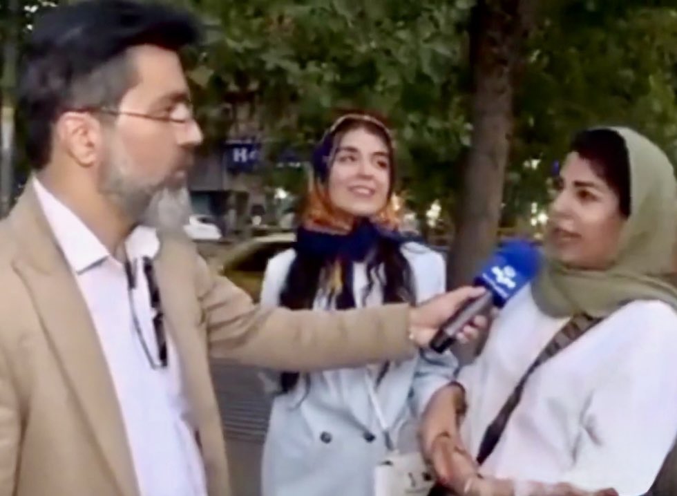 vaezemousavi's tweet image. مدیران محترم صداوسیما!
برنامههای ضعیف و گزارشهای سطحی و غیر حرفهای ، نه اعتماد میسازند، نه همبستگی و وحدت ملی .
شاید حتی برعکس !
این فرصت تاریخی و طلایی را از دست ندهید…
شاید قابل تکرار نباشد
#صداوسیما
#وحدت_ملی