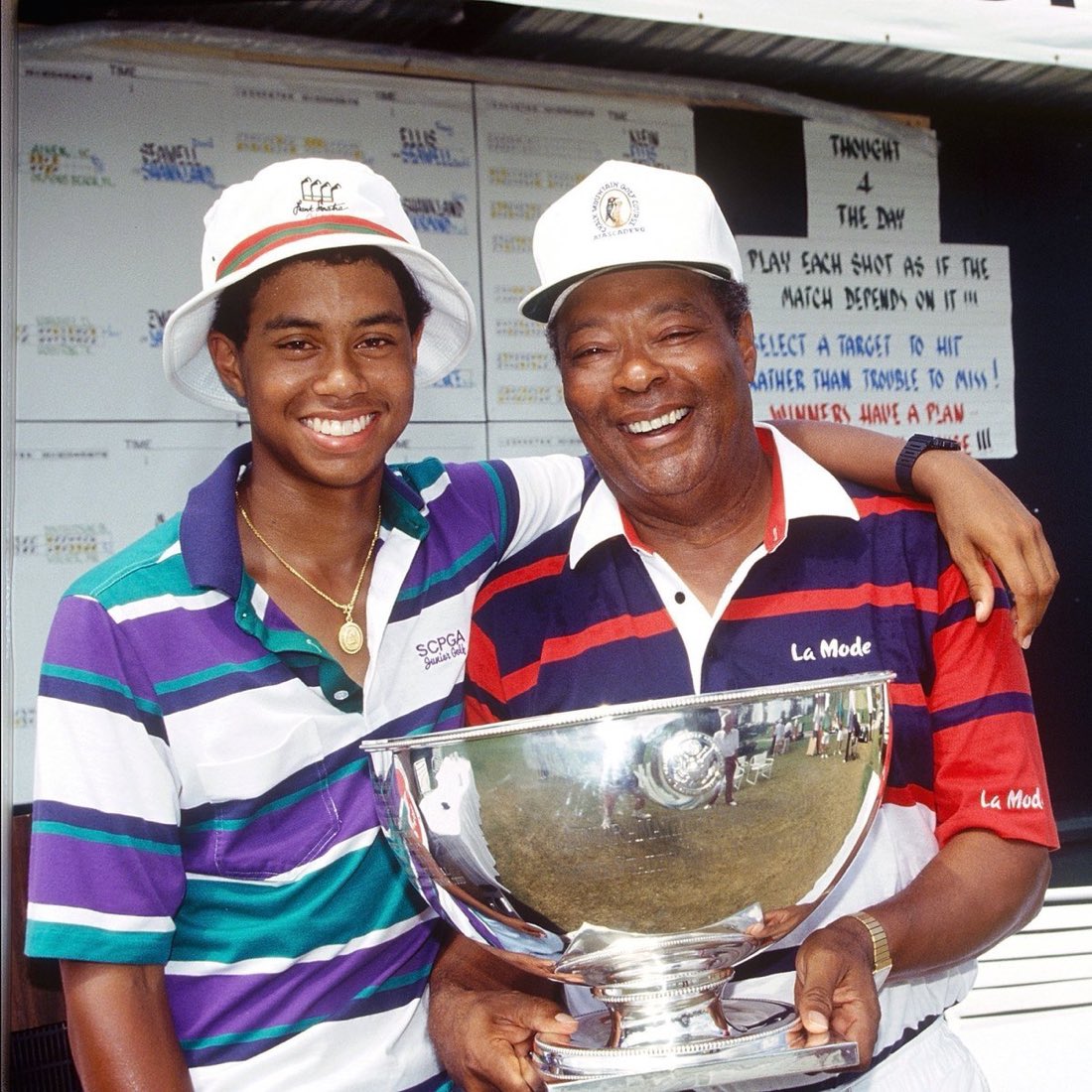 OfficialTourPro's tweet image. Tiger and Earl Woods at the 1991 Junior Amateur at Bay Hill. His first of 3 straight victories.