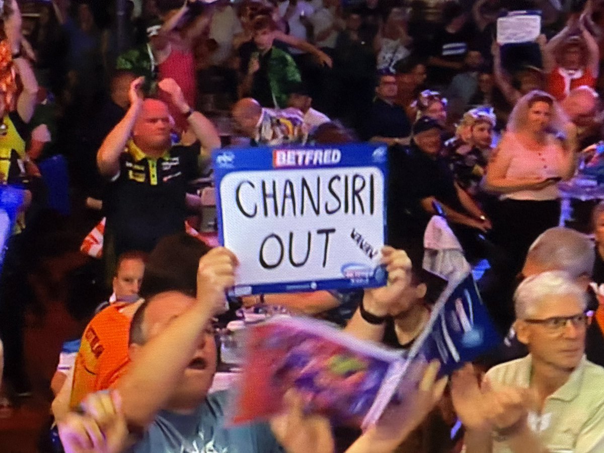 nickkingtwo's tweet image. Darts tonight #swfc #blackpool
