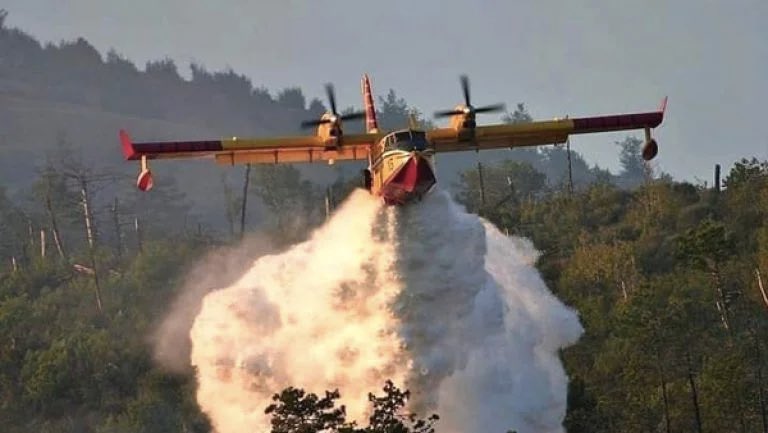 MoroccoIntel's tweet image. 🇲🇦🇵🇹| À la demande du Portugal 🇵🇹 , le Maroc 🇲🇦 envoie 2 Canadair pour soutenir son voisin face aux incendies qui le touchent actuellement.