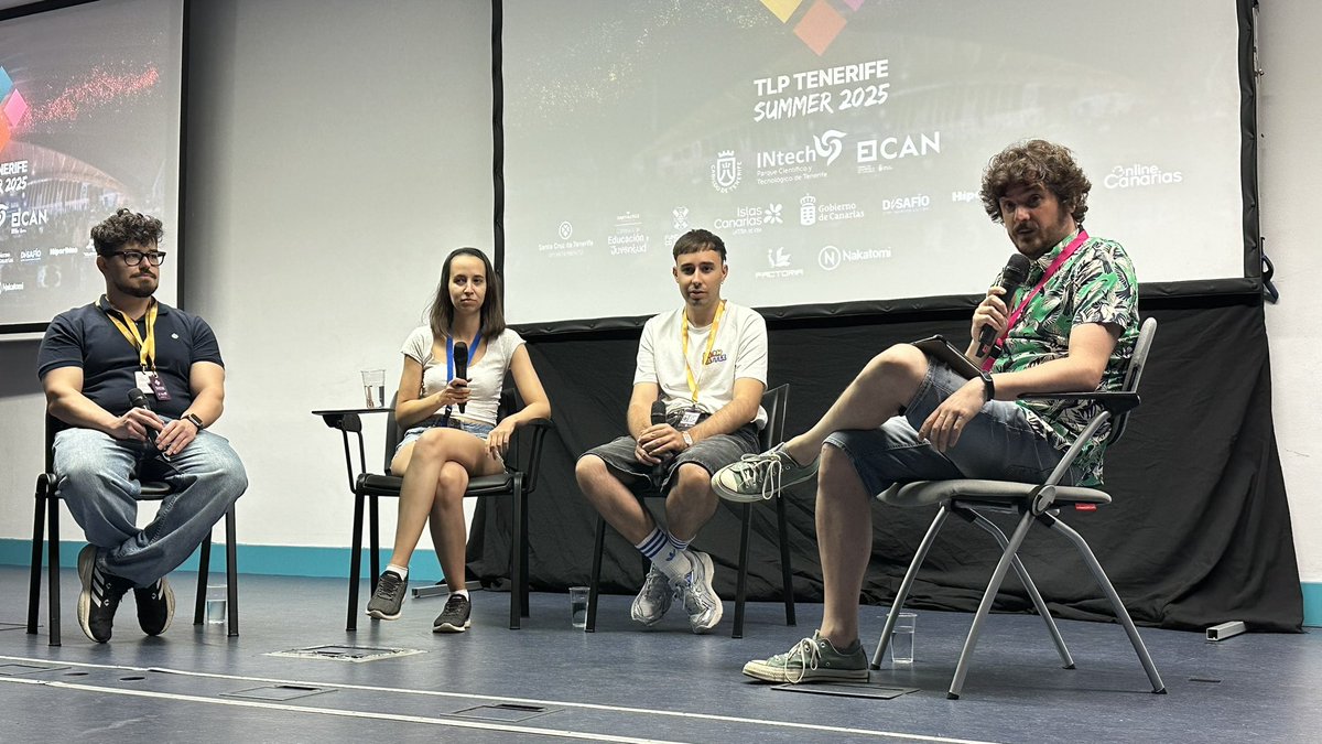 DustGamesStudio's tweet image. This last weekend was a blast✨
Our vacuum cleaners went to @TLPTenerife and @BitSummit to show #Roombattle to a lot of people!!!
Thanks to everyone for the support!!!
Can't wait to see you on the next event 👀
#BitSummit2025 #tlp2025 #gamedev