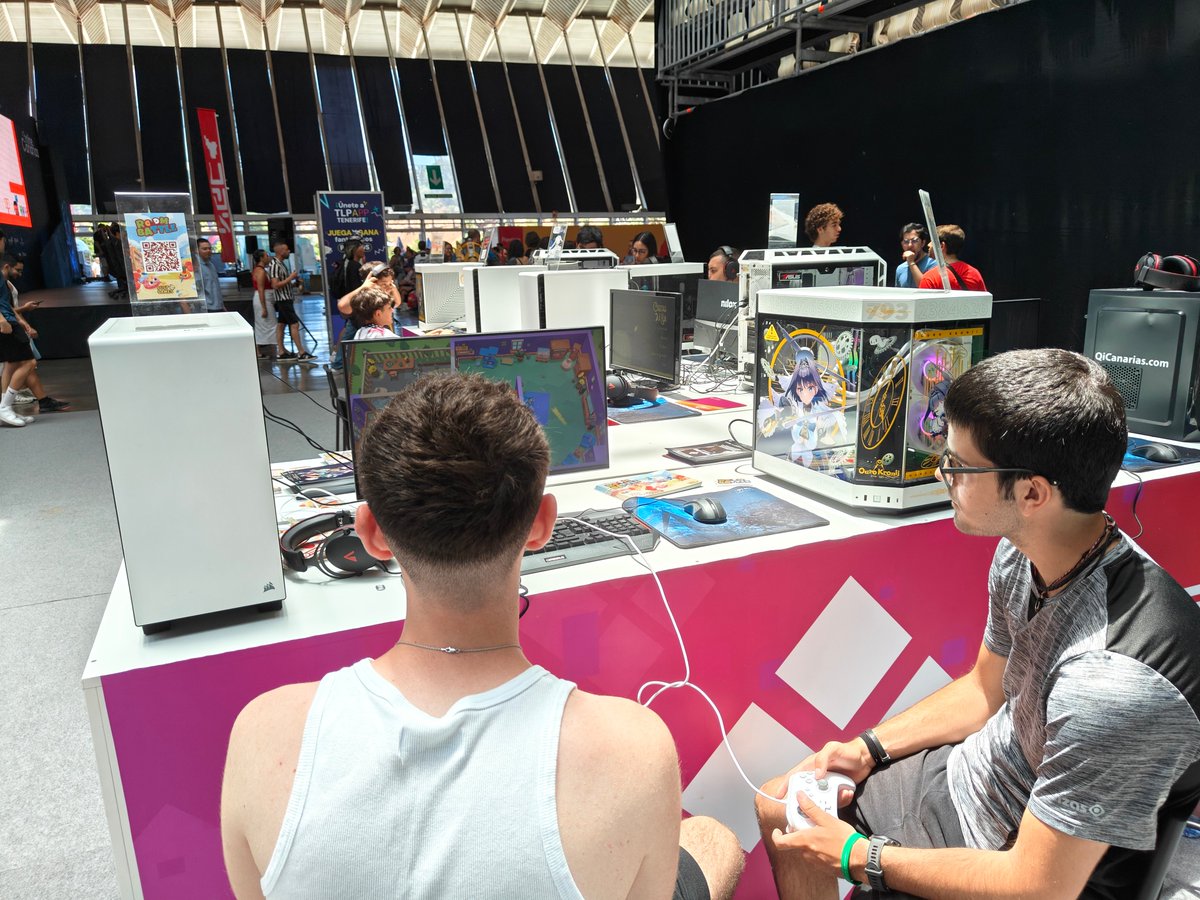 DustGamesStudio's tweet image. This last weekend was a blast✨
Our vacuum cleaners went to @TLPTenerife and @BitSummit to show #Roombattle to a lot of people!!!
Thanks to everyone for the support!!!
Can't wait to see you on the next event 👀
#BitSummit2025 #tlp2025 #gamedev