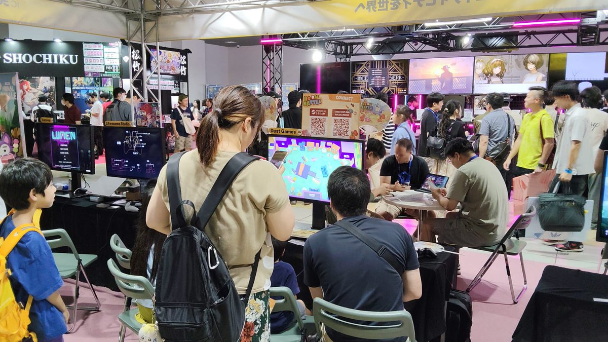 DustGamesStudio's tweet image. This last weekend was a blast✨
Our vacuum cleaners went to @TLPTenerife and @BitSummit to show #Roombattle to a lot of people!!!
Thanks to everyone for the support!!!
Can't wait to see you on the next event 👀
#BitSummit2025 #tlp2025 #gamedev