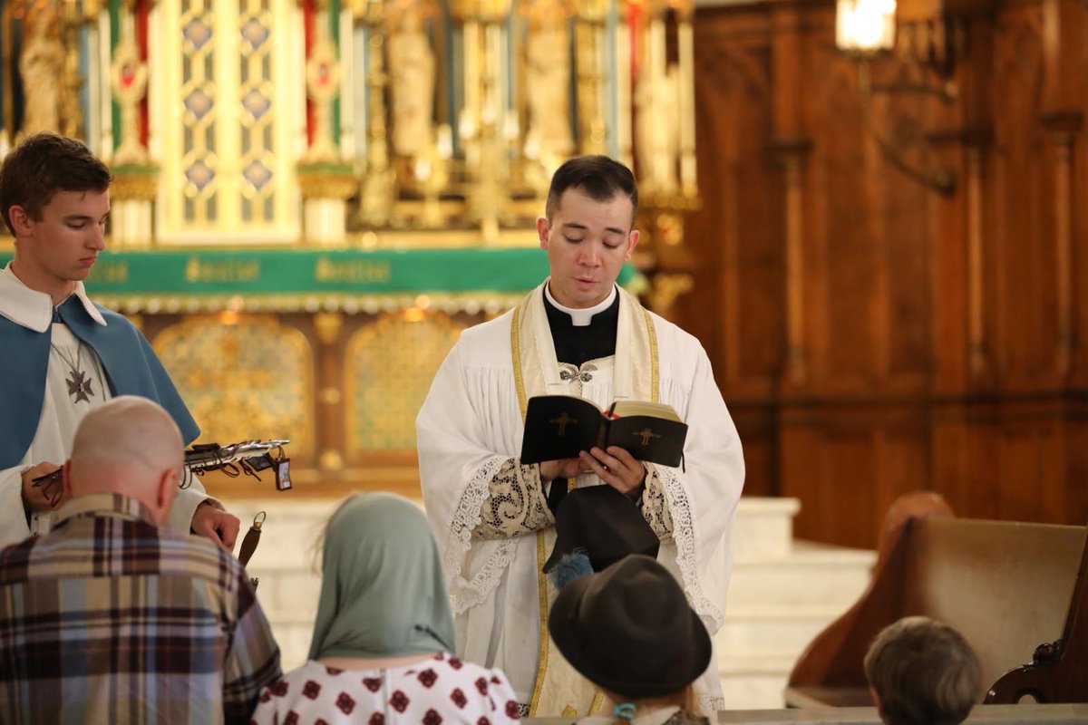 StJosephShrineD's tweet image. We were blessed on Sun to have the Brown Scapular Enrollment after Mass, followed by a most beautiful concert in the hall: Mozart’s Clarinet Concerto performed by Mr. Cameron Toal, seminary candidate, and Mr. Michael Semaan, Music Director & Organist. All praise and glory to God!