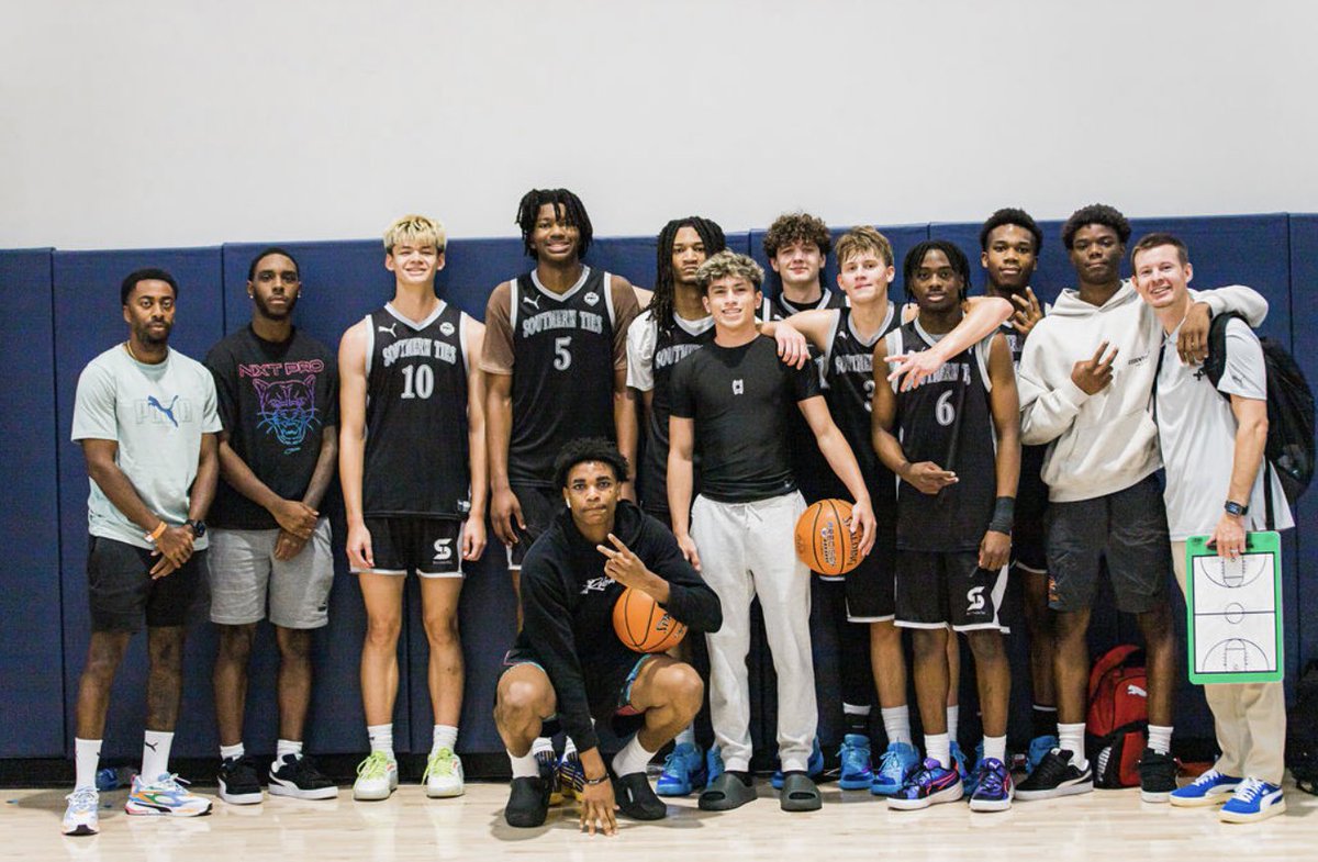 CoachWhiteII's tweet image. A College Coach told me “If you want your kids to be recruited then they need to be winners, because we value winning”
Preached winning plays > stats
Results ⬇️⬇️⬇️
28-4 record ✅
Multiple scholarship offers and interest ✅
Built a family culture ✅
We will be back 🤞#30to6