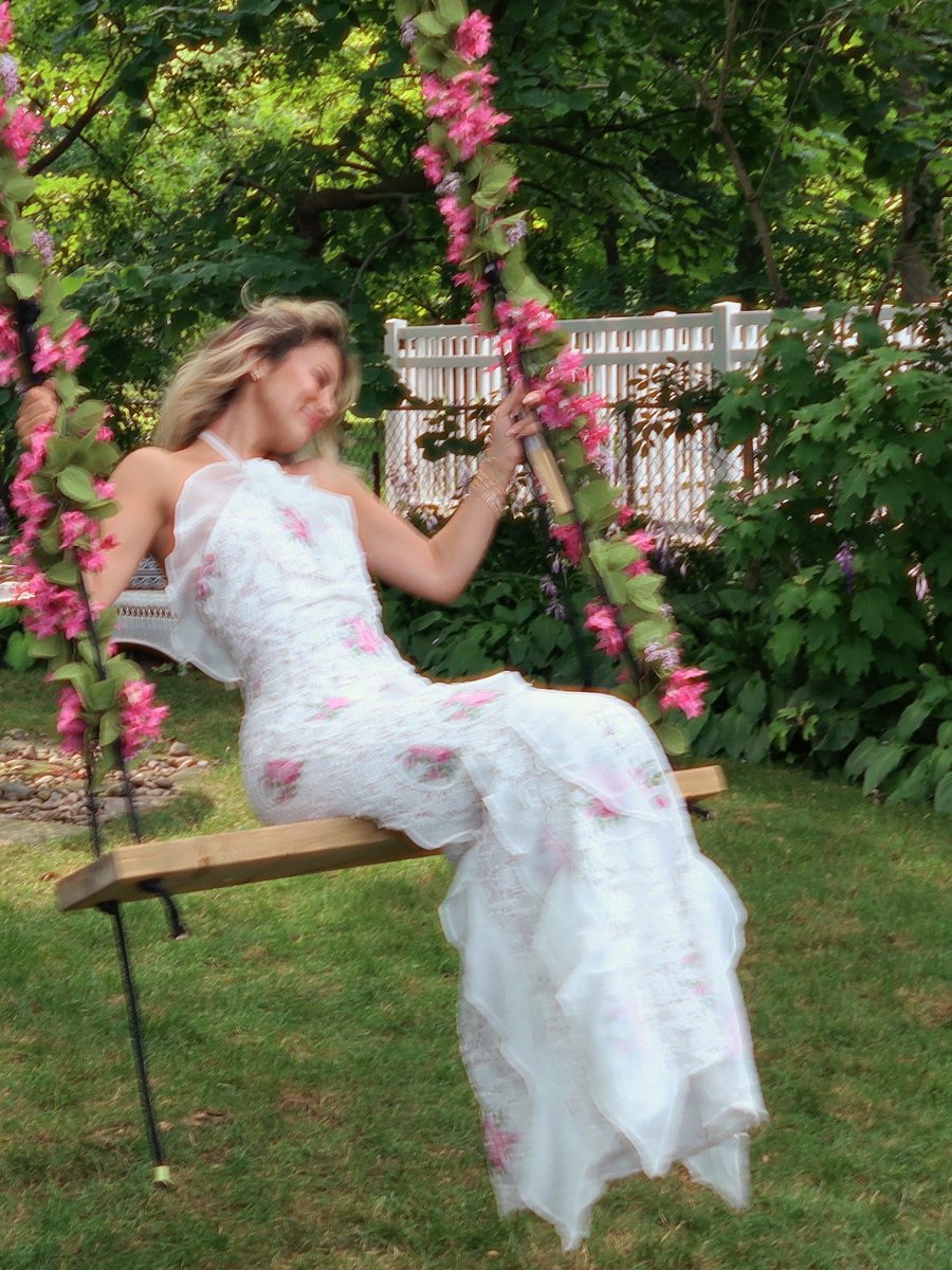 babooshke's tweet image. Swinging in the backyard
pull up in your fast car
whistling my name