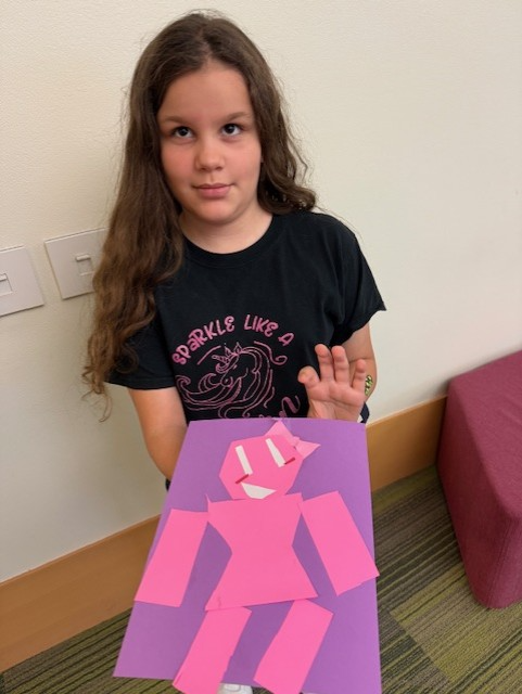 OrlandPkLibrary's tweet image. 🎨Last Tuesday, our talented artists in grades 3-5 let their creativity shine during a fun paper collage program at the library! Using scissors, torn paper, and plenty of imagination, they created masterpieces that were as unique as they are. #LibraryFun #CreativeKids