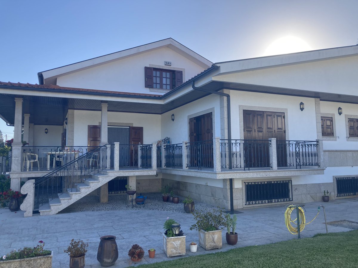 Peut-être je suis au paradis on sait pas