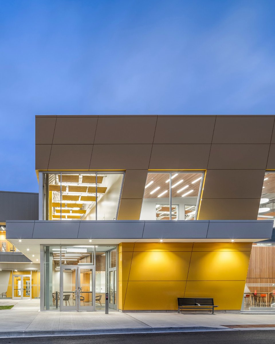 AIANational's tweet image. #MondayMorning ☀️ This two-story, 43,450-square-foot facility expands medical services and creates a true “health campus” for the community.
📐 @UrbanWorksLtd | 🏥 @EsperanzaHealth Center | 📍 Chicago, IL | 🏆 AIA Healthcare Design Award 2025 | 📸 AJ Brown Imaging | #AIAAwards