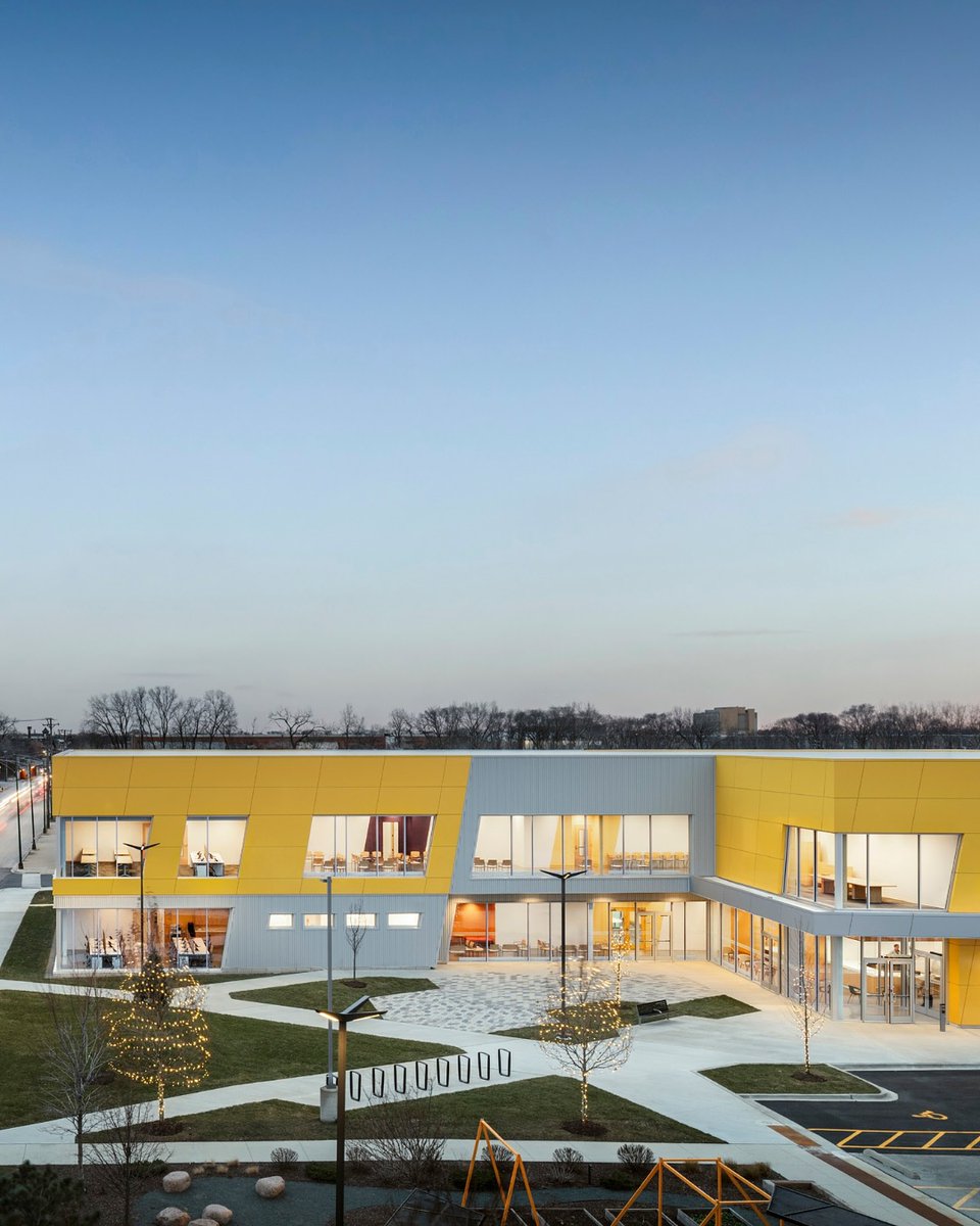 AIANational's tweet image. #MondayMorning ☀️ This two-story, 43,450-square-foot facility expands medical services and creates a true “health campus” for the community.
📐 @UrbanWorksLtd | 🏥 @EsperanzaHealth Center | 📍 Chicago, IL | 🏆 AIA Healthcare Design Award 2025 | 📸 AJ Brown Imaging | #AIAAwards