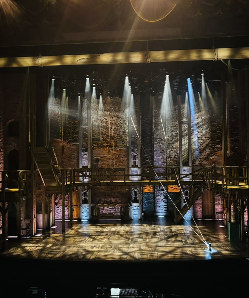 EmLouise18x's tweet photo. I wanna be in the room where it happens…🎭

📍@SundEmpire 
🎬@HamiltonMusical https://t.co/yrz0LSP14p
