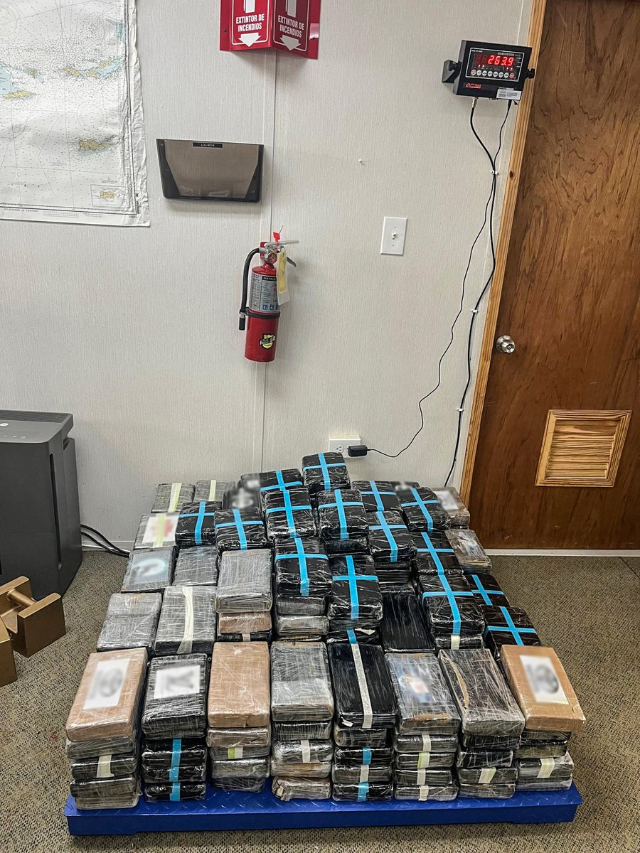 CBPAMO's tweet image. Yesterday, Marine Interdiction Agents from the Michel O. Maceda Marine Unit intercepted a vessel off the coast of Puerto Rico, seizing 580lbs. of cocaine and arresting 2 subjects. The narcotics and suspects are now in the custody of the DEA and HSI. #ProtectingAmerica