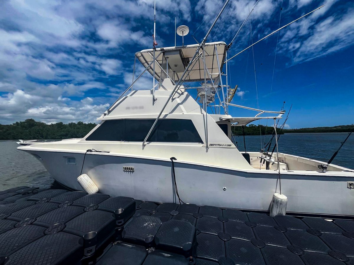 CBPAMO's tweet image. Yesterday, Marine Interdiction Agents from the Michel O. Maceda Marine Unit intercepted a vessel off the coast of Puerto Rico, seizing 580lbs. of cocaine and arresting 2 subjects. The narcotics and suspects are now in the custody of the DEA and HSI. #ProtectingAmerica