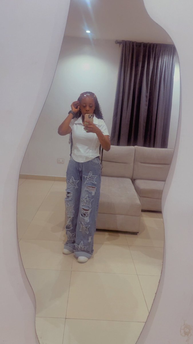 Sleekchick22's tweet image. It’s not too late to drop the picture and video I took at the Wizkid Fc hangout party, right? 🤧🤧