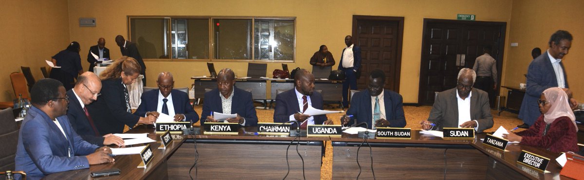 nbiweb's tweet image. #NileCooperation
This is how the 67th meeting of the Nile Technical Advisory Committee ended in Kampala tonight, each delegate signing for their country on issues of sharing the Nile.
It is quite a process always, each delegate reading every meaning of every line before signing.…