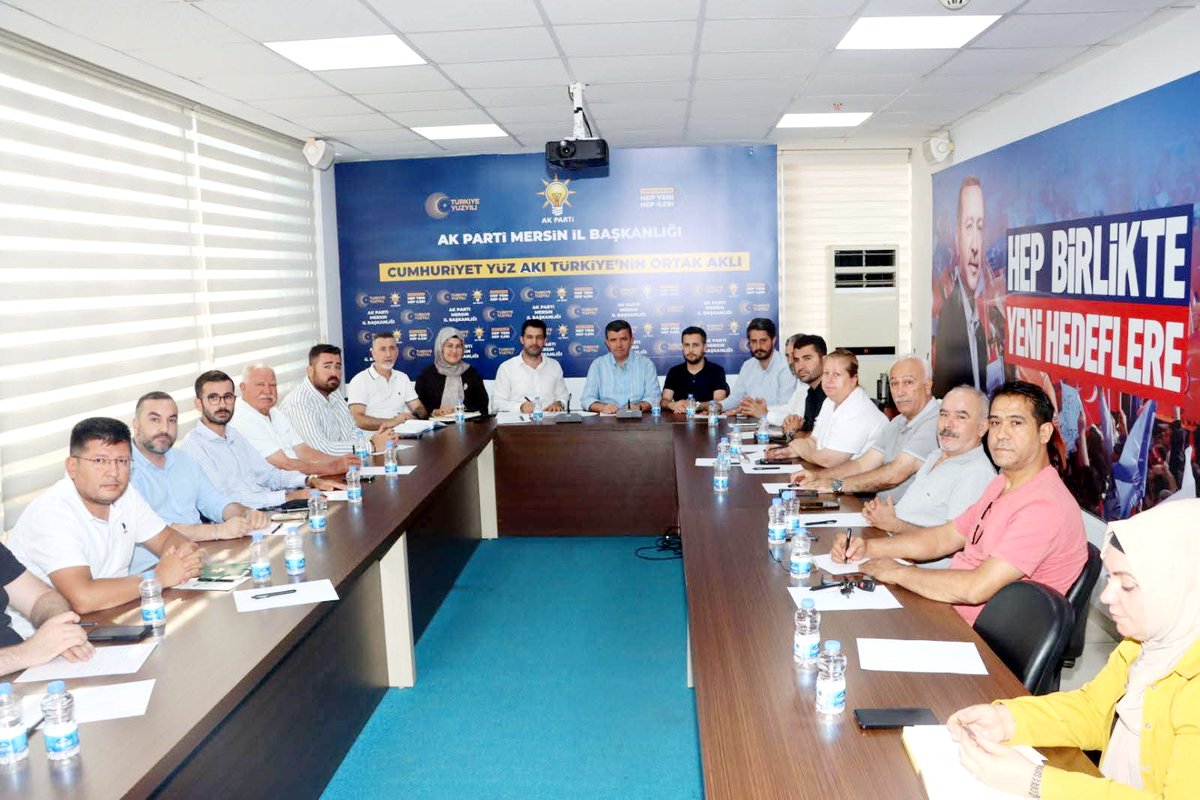 İl Siyasi ve Hukuki İşler Başkanımız Ramazan Tüzün, İl Teşkilat Başkanımız Halit Pekduran,  İl Gençlik Kolları Başkanımız Ahmet Karagöz, İl  Teşkilat Başkanlarımız ve Yardımcılarımız ve İlçe Koordinatörlerimiz katılımlarıyla istişare ve değerlendirme toplantımızı gerçekleştirdik.