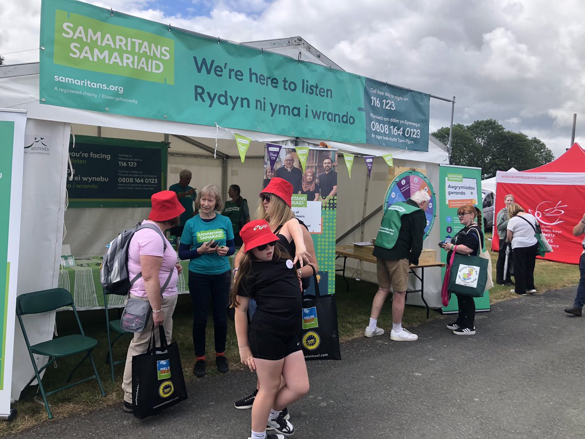 SamaritansCymru's tweet image. Mae wedi bod yn wych cael sgwrs gyda chymaint o bobl yn Sioe Frenhinol Cymru heddiw am bŵer gwrando.
#samariaid #gwrando