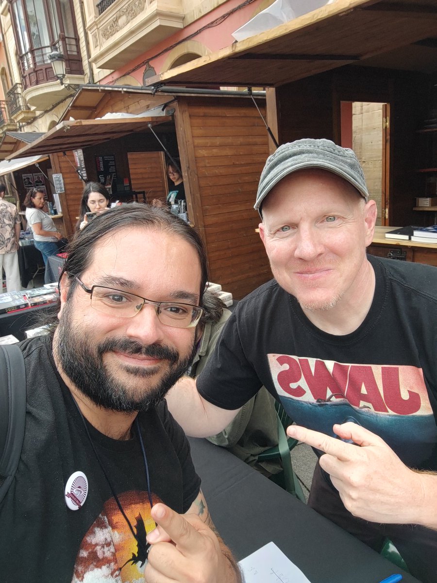 sayanflatley's tweet image. Aunque este año en el #Celsius2025 hubieron momentos de agobio por la cantidad masiva de gente y las colas interminables, pude disfrutarlo y conocer grandes autores como @DiUrarte y @PhilipFracassi
🥰🥰🥰