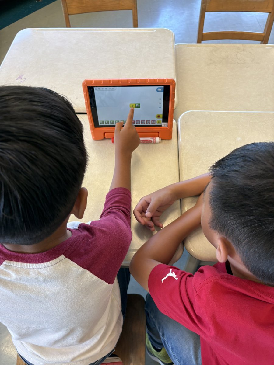 TeacherToronto's tweet image. The @TCDSBSummerLrn students STEAM-ing ahead with Snapology! Learning how to code is so much fun! #science #math #engineering #coding  @tcdsb #TCDSBslp2025 @MorassuttiS #tcdsbEL