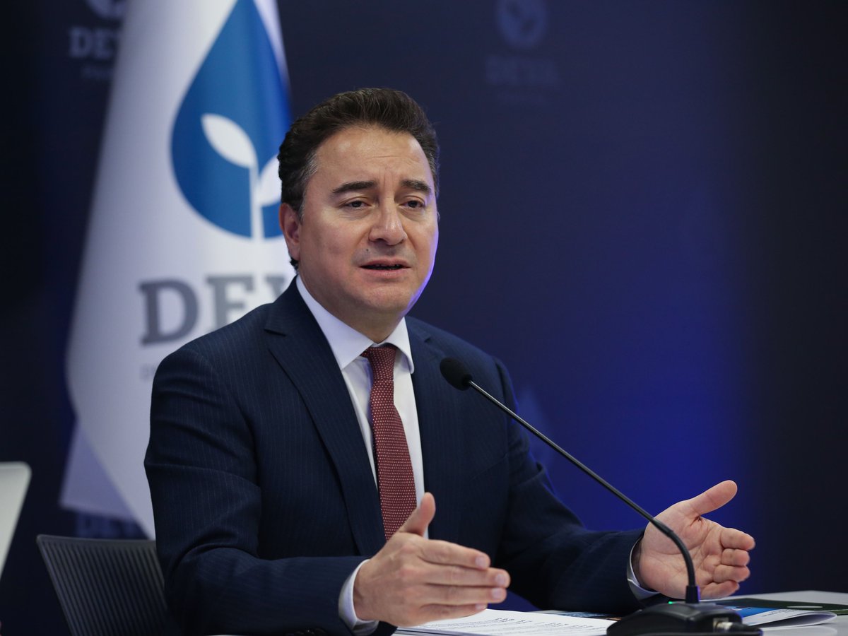 DEVA Partisi lideri Ali Babacan'dan Cumhurbaşkanı Erdoğan'a Gazze çağrısı:

Anlamlı adımlar atmayacaksanız bari "dostunuz" Trump'ı arayın ve ona aşağıdaki yazıyı gösterin.

Yas tutmak yeterli değil. Dünya harekete geçmeli. Gazze'de yaşananlar tüm ahlaki sınırları zorluyor.