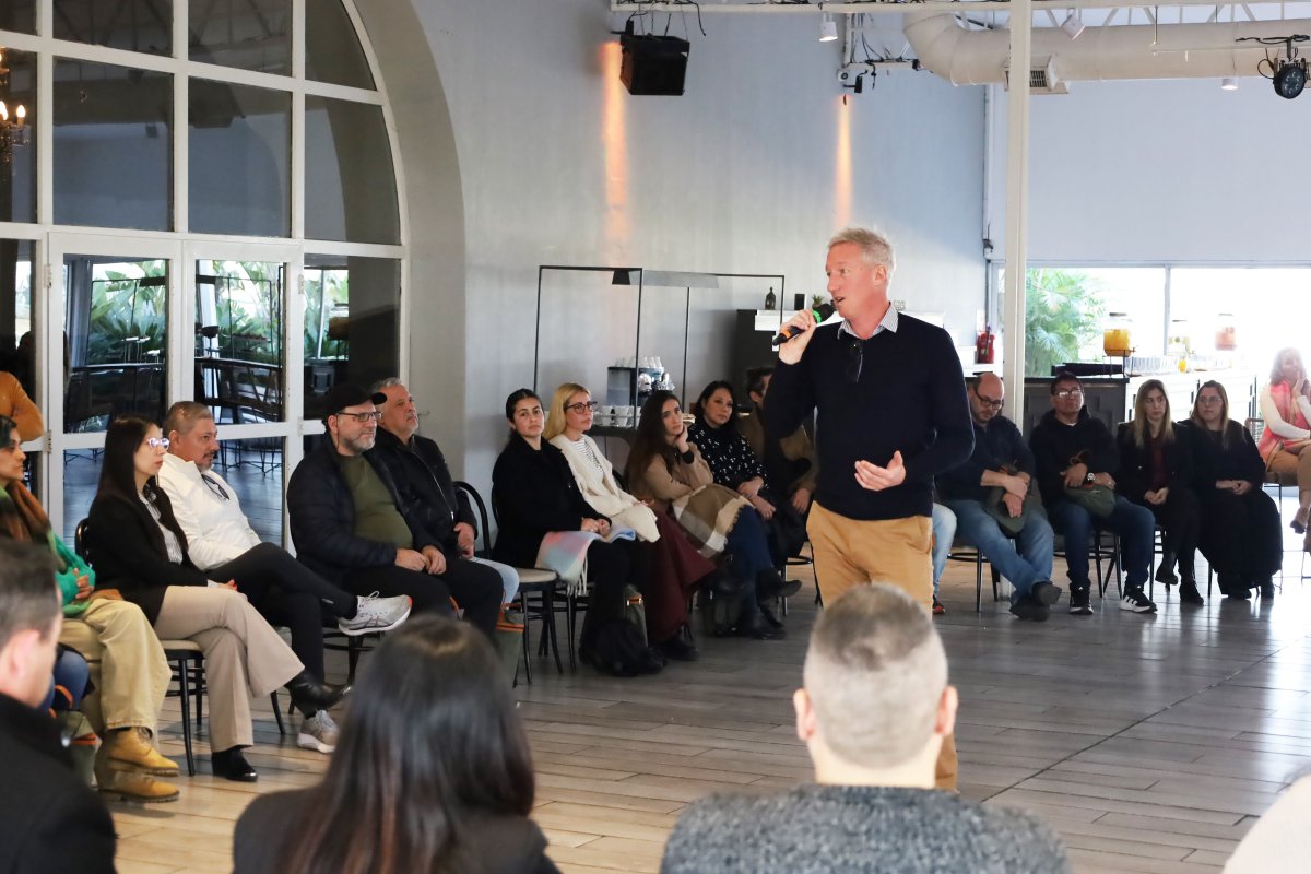 pMicrocreditos's tweet image. Más conversatorios en comunidad
🙌 Nos reunimos en #SanIsidro con trabajadoras y trabajadores independientes para conversar sobre el contexto socioeconómico y las necesidades del sector emprendedor.
💬"Seguimos creyendo, y por eso seguimos apostando, que el Estado es una…