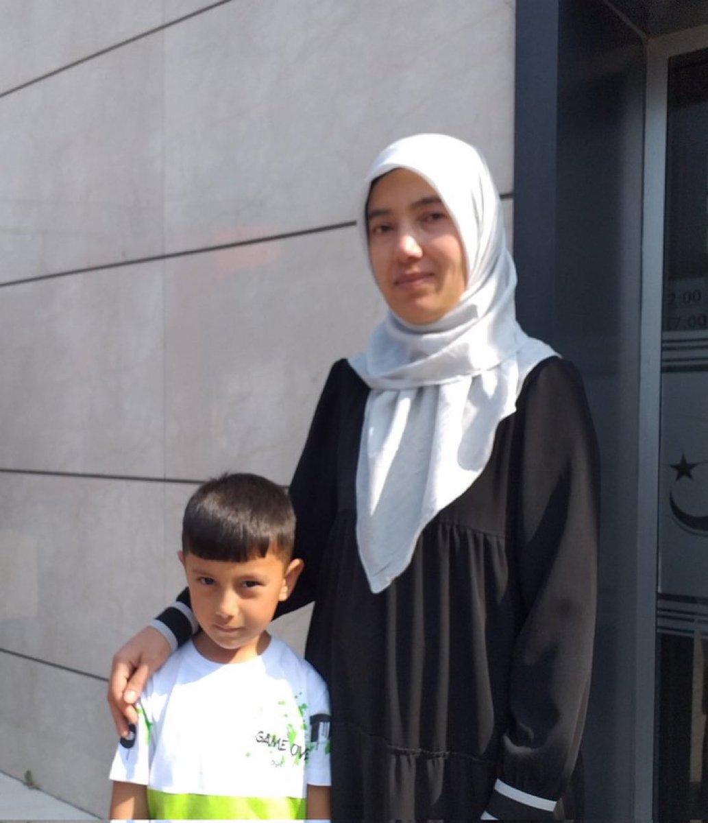 tanertimurr's tweet image. 10 yıl önce Bursa&apos;ya göç eden Özbekistanlı anne Zebo Kodirova 2 ay önce deport edilmek üzere Bursa Geri Gönderme Merkezi&apos;ne gönderildi. 

Hakkında G87 kodu (kamu güvenliği için tehdit) tanımlaması yapılan Kodirova hakkında deport kararı verildi. 

Ailesinden uzak kalan…