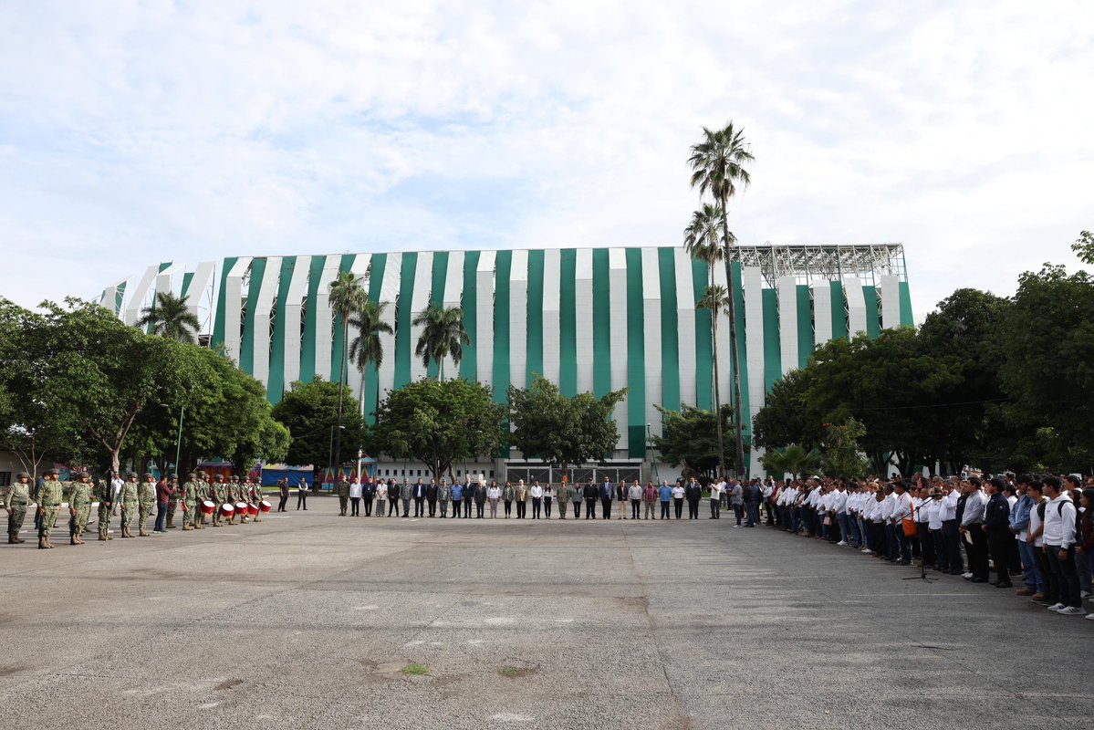 Visitamos el municipio de Zacatepec para rendir honores a nuestra bandera que representa un símbolo de identidad, historia y orgullo nacional, recordándonos el compromiso de ser personas responsables, respetuosas y solidarias con nuestro país y nuestra comunidad. 🇲🇽