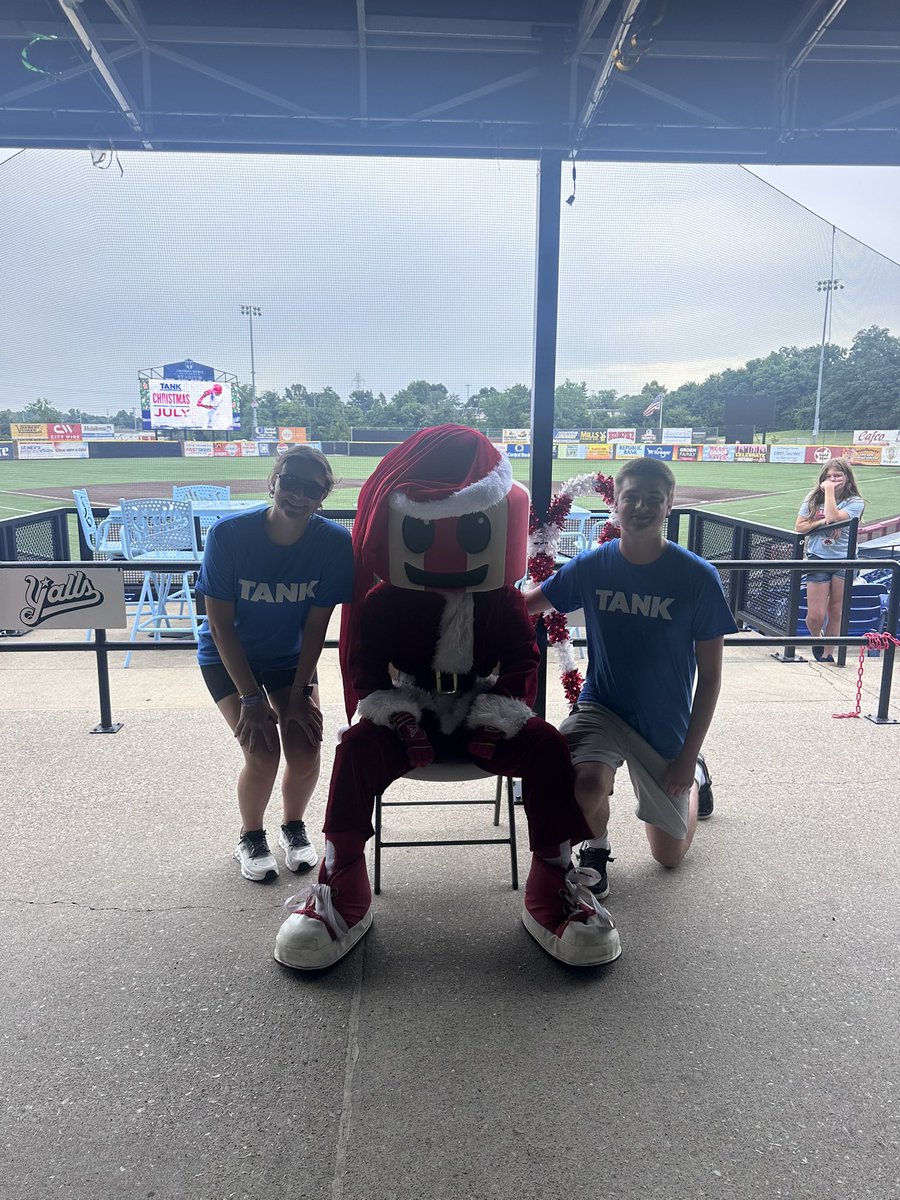 tankbus's tweet image. Our TANK day at the @florence_yalls game was a hit ⚾️😉 It was great to spend time with our awesome employees and passengers, and we hope you got to take home a cool new TANK/Y’alls ornament! #TANKBus #FlorenceYalls #NKY #PublicTransit