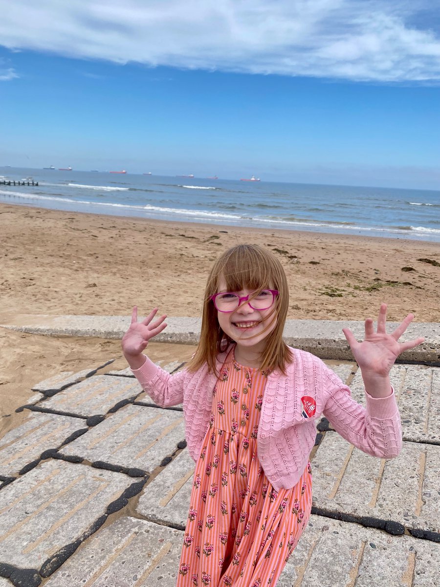 Pontyboy99's tweet image. Fun on Aberdeen beach.