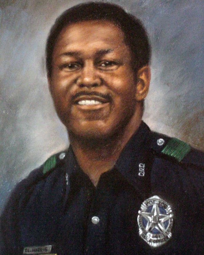 DallasPD's tweet image. Officer Thomas Lee Harris, #4641, 37, died July 20, 1985, from injuries sustained during a crash nine days prior.
Officer Harris was a U.S. Navy veteran who served during the Vietnam War. He had served with the Dallas Police Department for three years. #EndOfWatch