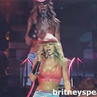 singularbritney's tweet image. 25 years ago today, Britney Spears on the “Oops!… I Did It Again Tour” in The Woodlands, Texas.
#BritneySpears
