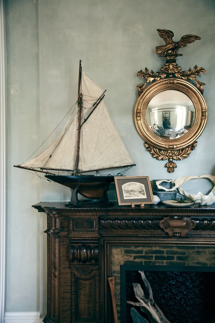 volantleander's tweet image. finally have a space i can start decorating like this over the next few years 🙏