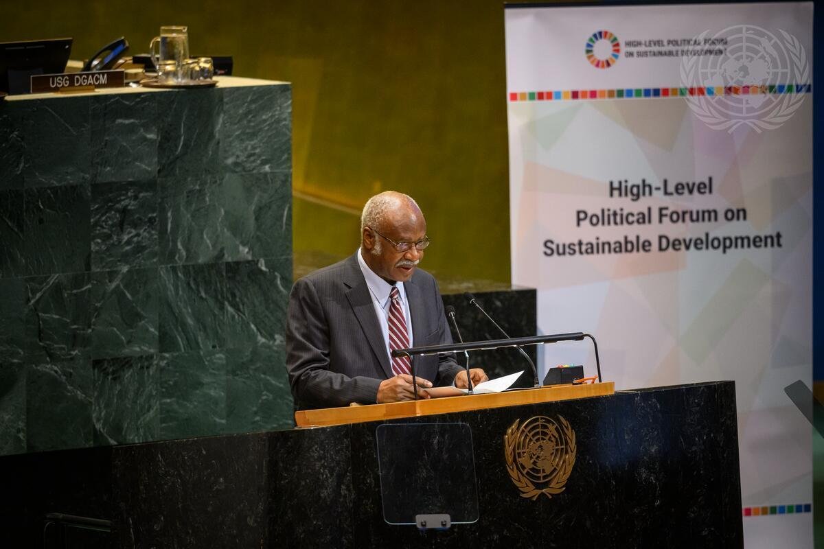 Journal_UN_ONU's tweet image. 🌍 Week 2 of the 2025 High-Level Political Forum on Sustainable Development 🗓️✨
As we enter Week 2 of HLPF, energy and collaboration remain high as global leaders, civil society, and youth advocates continue driving bold conversations around achieving the Sustainable…