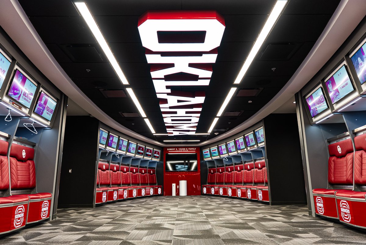 SportsDissected's tweet image. ♥️🥎 @LovesTravelStop Field - home of @OU_Softball - is the largest on-campus softball stadium in the country.
📽️ Full “Royal Key” facility tour of this amazing space: youtu.be/d5K4anGUqxg?si…