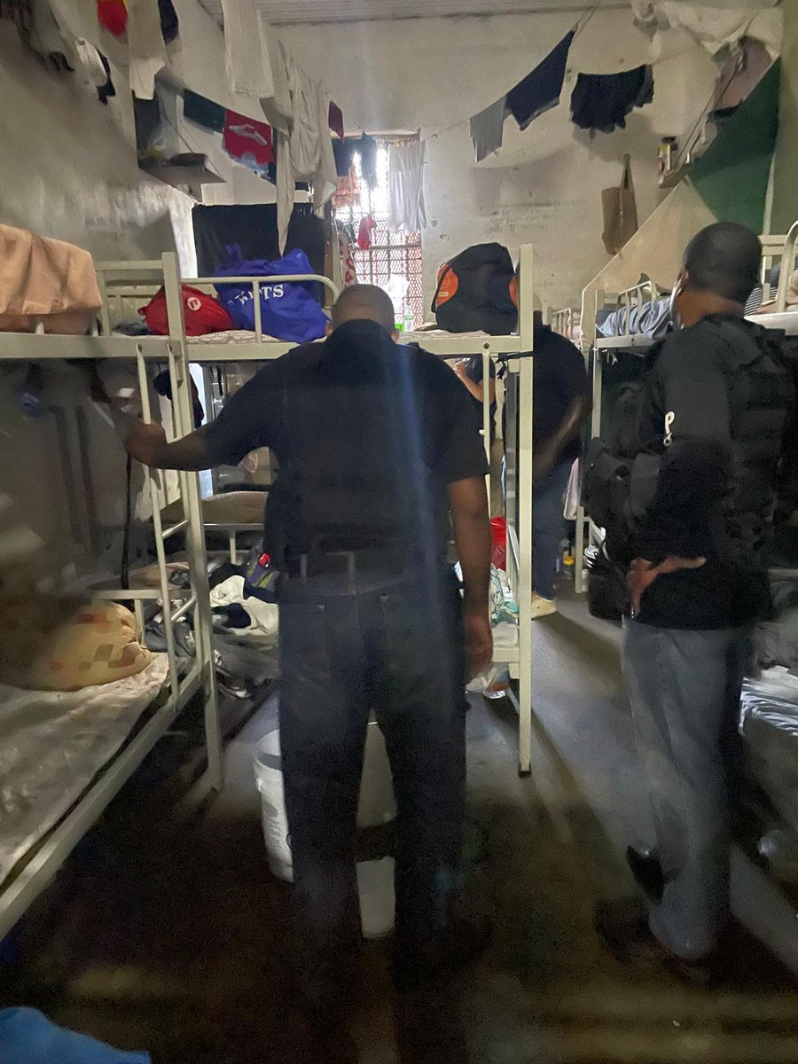 USAenEspanol's tweet image. .@StateINL: 26 traficantes capturados. Un importante canal de inmigración ilegal desmantelado.
Con el apoyo de INL; @FBI, @DHSgov y las fuerzas del orden del Caribe @CIMPACS @RegionalSystem desmantelaron una red de tráfico de personas y crimen organizado en San Cristóbal y Nieves…