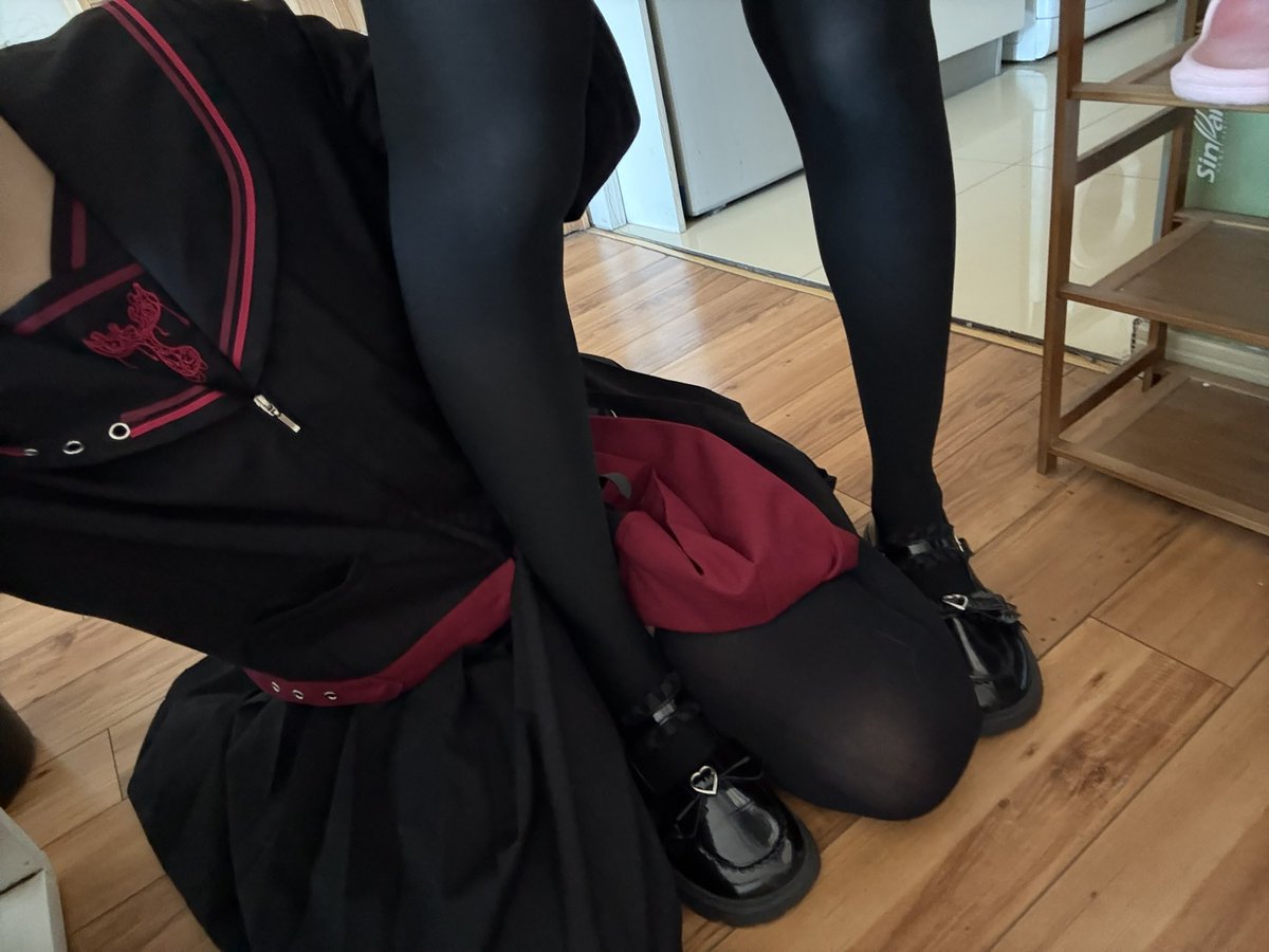 Yndqqapple's tweet photo. 被狠狠踩在脚下惹🥰越踩越硬🥰还想被踩
被脚脚支配了🥰忍不住使用🥰很好用 射了好多JY🥰🥰🥰
脚脚➡️ @neptune_solmen 
#青岛 #城阳 https://t.co/fXmBQ2xHXE