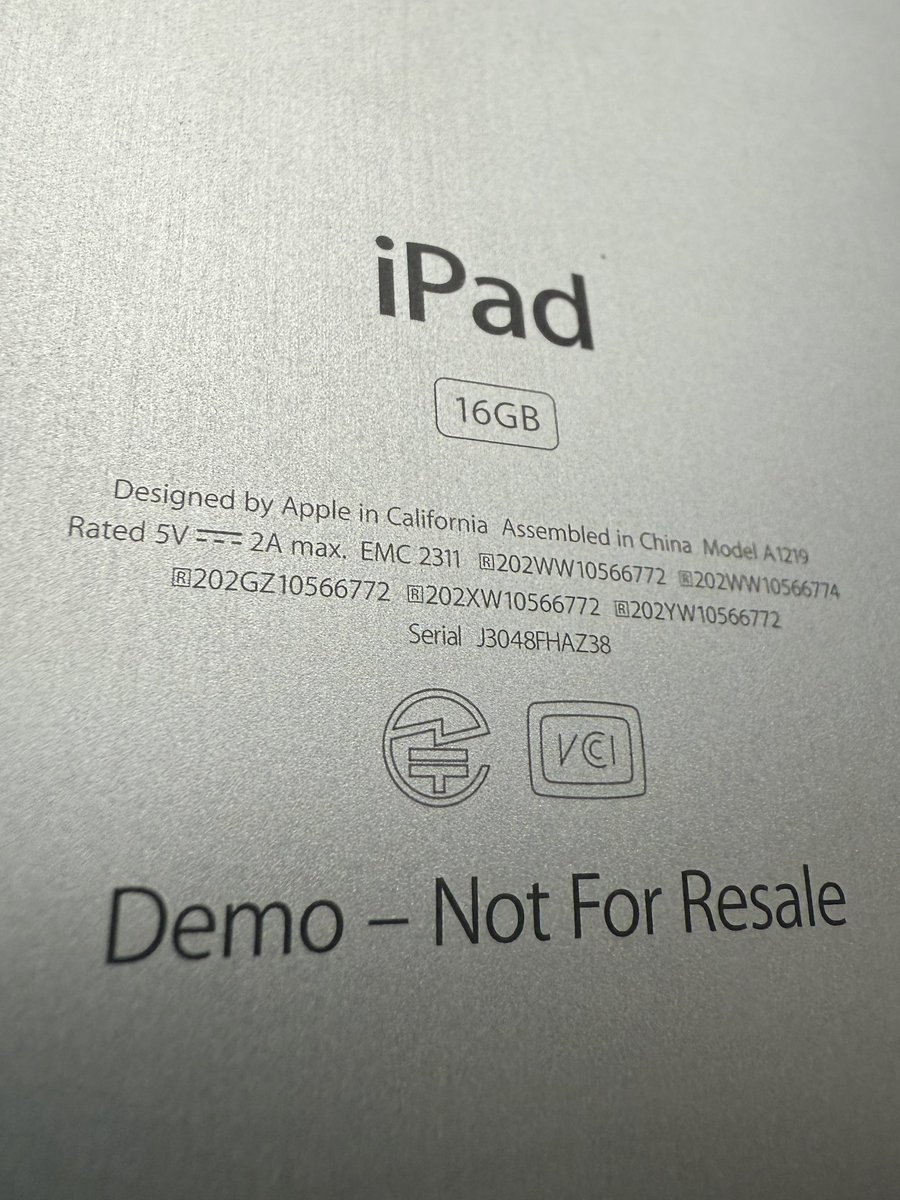 eliteobsolete's tweet image. mint japanese original iPad demo unit
battery is dead. likely has not been plugged in since 2011
☠️ RIP ☠️