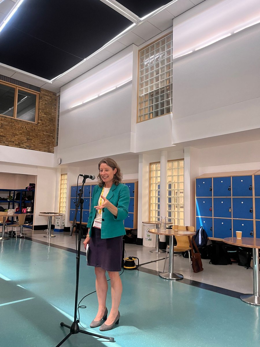 helenmaguiremp's tweet image. It was great to see so many pupils engaged with politics during my visit to City of London Freeman's School in Ashtead. 🗣️
Fitting that #VotesAt16 was confirmed just a few days later! 🗳️
#LocalChampion #Ashtead