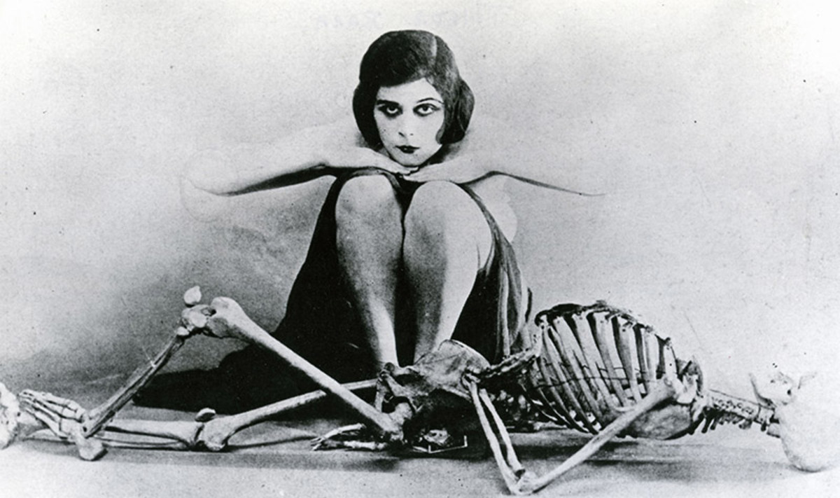 therevjoeblank's tweet image. "To be good is to be forgotten. I'm going to be so bad, I'll always be remembered"
- Theda Bara, considered Hollywood's first sex symbol