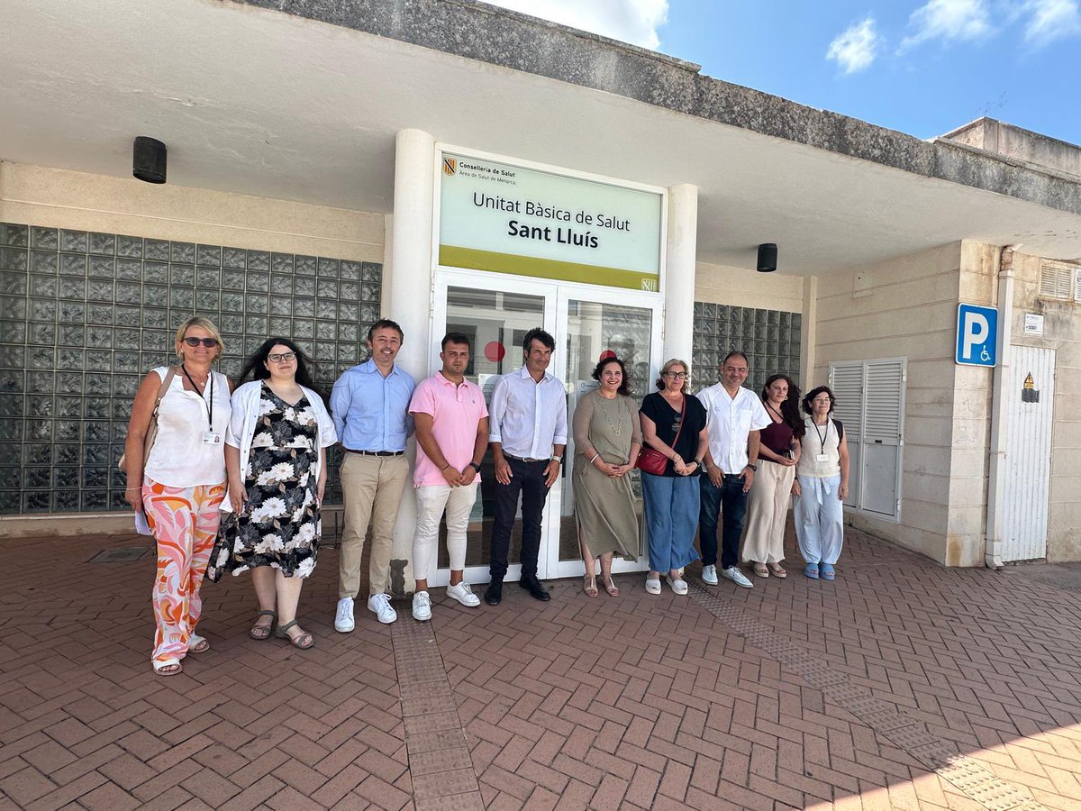 SalutGOIB's tweet image. Continuam les visites als centres de salut per a conèixer de primera mà les necessitats més urgents de professionals i usuaris.
👉Avui a Menorca la consellera @manuelaG_Romero ha visitat les unitats bàsiques de Sant Lluís i Migjorn Gran.
🔗 tn.caib.es/Entenmenorca