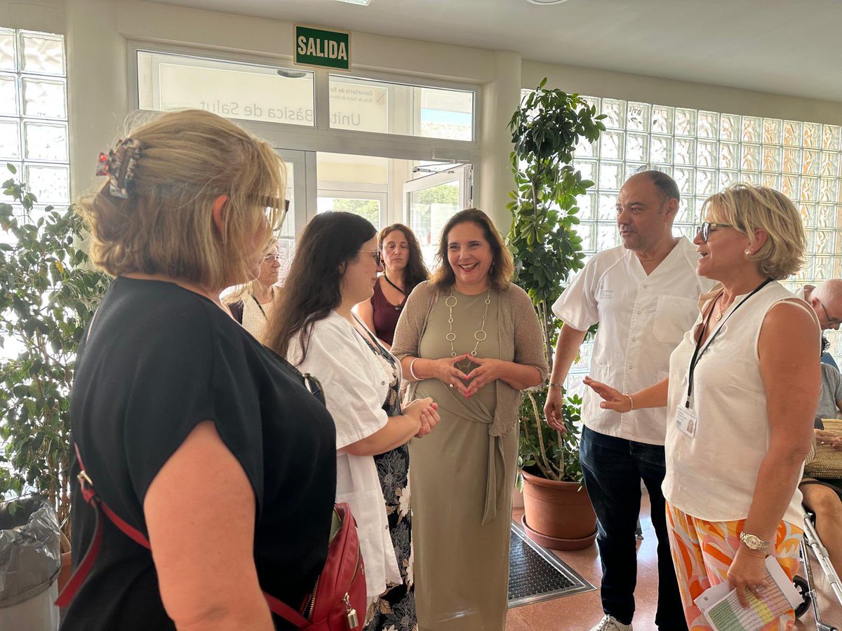 SalutGOIB's tweet image. Continuam les visites als centres de salut per a conèixer de primera mà les necessitats més urgents de professionals i usuaris.
👉Avui a Menorca la consellera @manuelaG_Romero ha visitat les unitats bàsiques de Sant Lluís i Migjorn Gran.
🔗 tn.caib.es/Entenmenorca