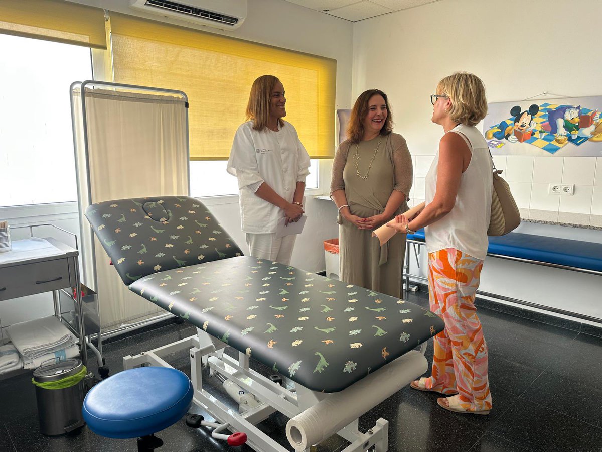 SalutGOIB's tweet image. Continuam les visites als centres de salut per a conèixer de primera mà les necessitats més urgents de professionals i usuaris.
👉Avui a Menorca la consellera @manuelaG_Romero ha visitat les unitats bàsiques de Sant Lluís i Migjorn Gran.
🔗 tn.caib.es/Entenmenorca